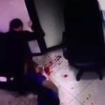 【衝撃映像】職場で元夫にナイフで何度も刺されて殺された女性の事件映像。