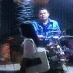 女の子の目の前で堂々とオナニーする変態すぎる男。