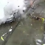 【衝撃映像】給油中の車が突然大爆発する瞬間。