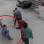 大人たちの喧嘩に参加した11歳の男の子、鉄の棒で殴られて死んでしまう映像。