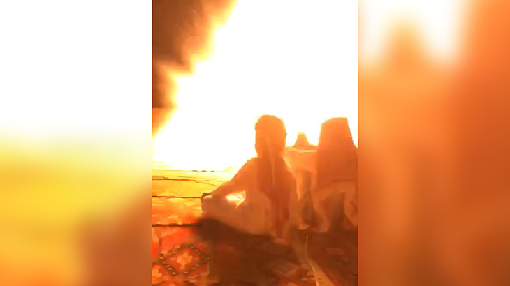 【衝撃?像】タバコを捨てた瞬間、大爆発が起こるアクシデント?像。