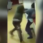 3人の女の子をフルスイングで殴りまくる男の映像。