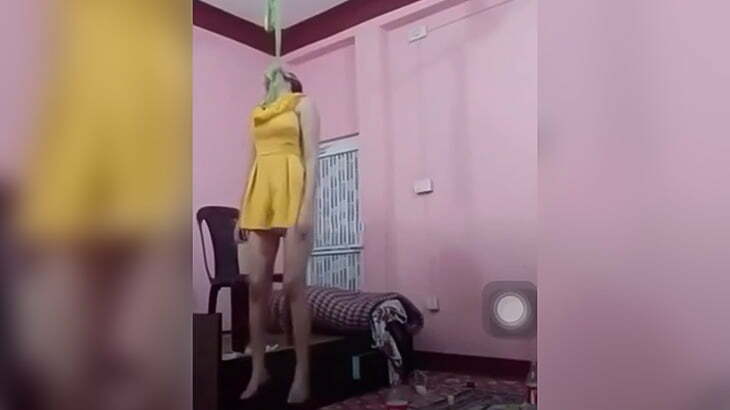 自宅で首を吊って自殺する様子をFacebookでライブ配信した女の子の映像。