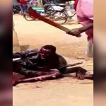 【閲覧注意】捕まった泥棒の男がマチェーテで身体を切り刻まれてしまうグロ動画。