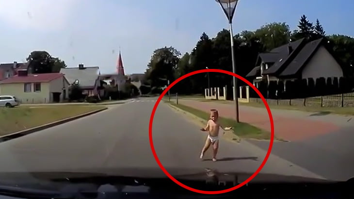飛び出してきた子供を間一髪ブレーキで回避できた車載カメラ映像。