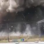 駅を爆破解体する様子をわりと近くで撮影した映像。