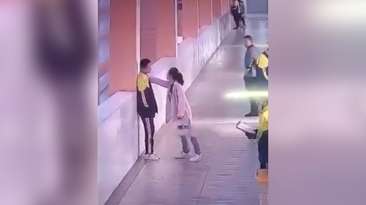 親族に怒られた直後に飛び降り自殺した男子学生の映像。