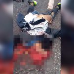 【閲覧注意】バイク事故で胴体が潰れて死んでしまった男性のグロ動画。