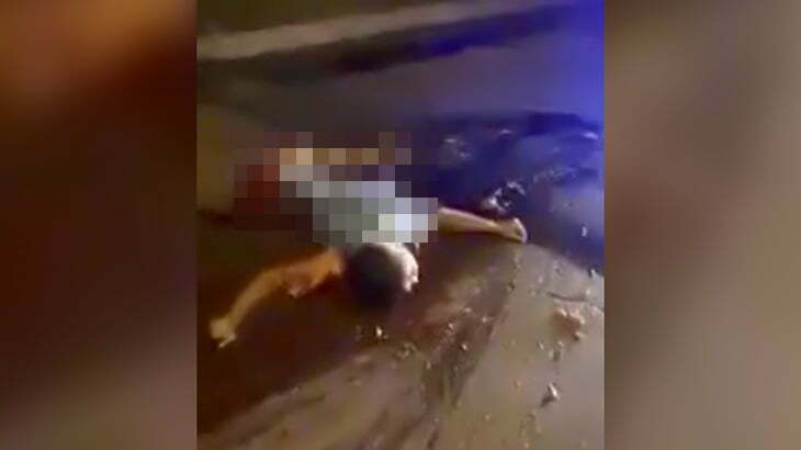 【閲覧注意】女性のグチャグチャになった肉片が飛び散った事故現場の映像。