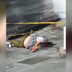 窓から飛び降りた女性が地面に激突して頭が割れてしまうグロ動画。