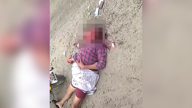 【閲覧注意】頭を何度も叩き切られて殺された男の死体映像。