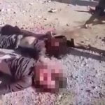 【閲覧注意】殺害した敵兵の顔を斧でグチャグチャにするグロ動画。