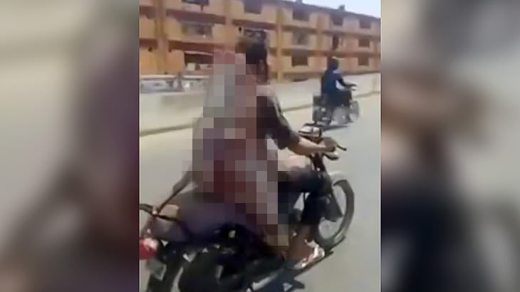 【微閲覧注意】胴体を切断した動物の肉をバイクで運ぶ男の映像。