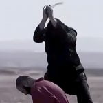 【閲覧注意】ISISが捕虜の首を一刀両断する高画質グロ動画。