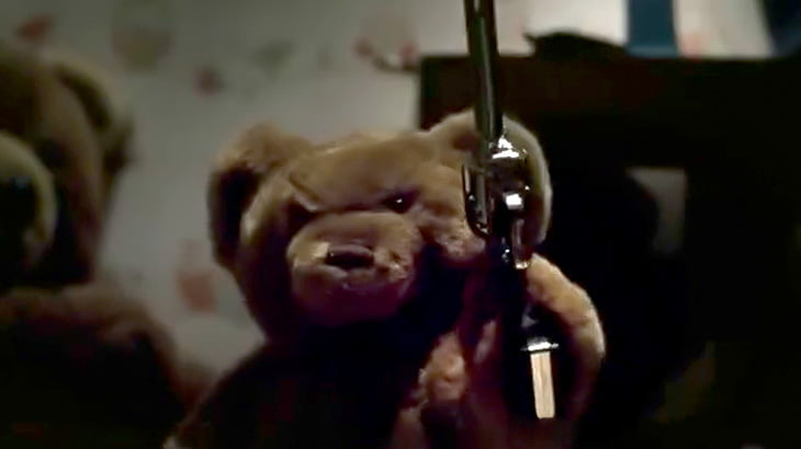 【微閲覧注意】テディベアが他のぬいぐるみ達を残虐に殺しまくるショートフィルム
