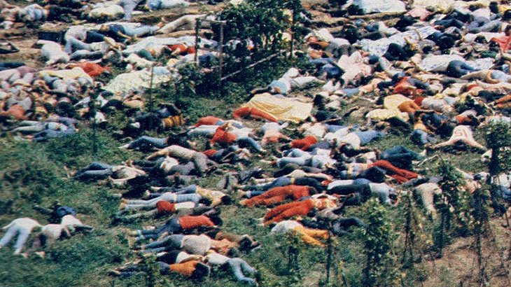 新興宗教団体の信者900人が集団自殺した死体画像