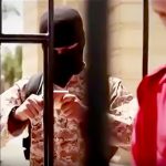 ISISによる処刑。檻に入れた捕虜たちを水に沈めて溺死させる（動画）
