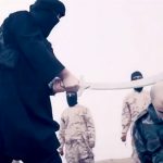 【閲覧注意】捕虜の首を大きな刀で一刀両断するスローモーション映像