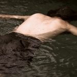【閲覧注意】川から引き上げた男性の水死体、身体の中から”とある生き物”が･･･（動画）