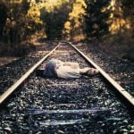 【閲覧注意】電車に首を切断させて自殺した女性（動画）