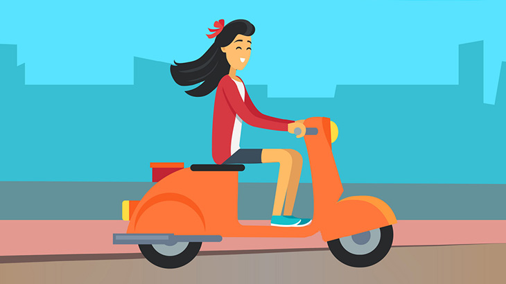 スクーターで走りながら携帯いじってた女さん、事故ってもなおいじり続ける（動画）