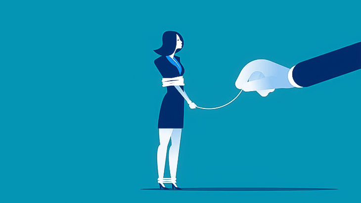 【中国】元カノを車で拉致しようとして失敗する男（動画）