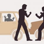 交通トラブルになったドライバー、相手にナイフで斬りつけられてしまう（動画）