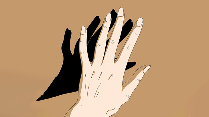 左手にもう一本親指が生えてる女性（動画）