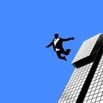 ホテルの屋上から飛び降りて死亡した日本人男性（動画）