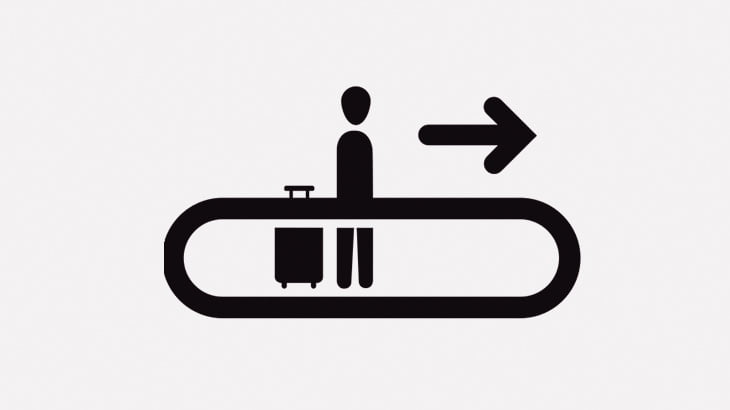 動く歩道で転んでしまった女の子、手の指を巻き込まれてしまう･･･（動画）