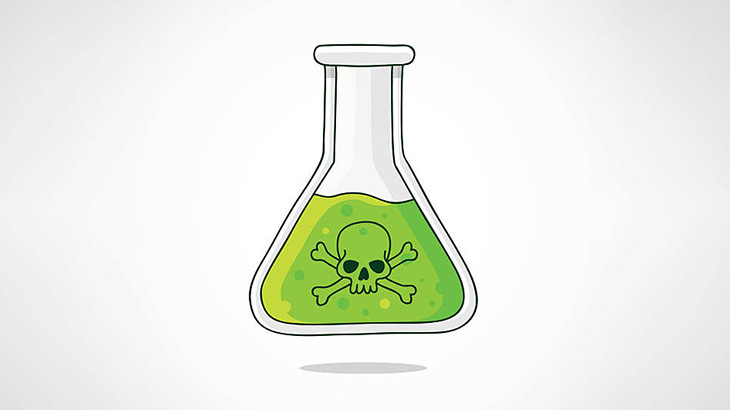 酸をかけられた女性、顔の半分が溶けてしまう（動画）