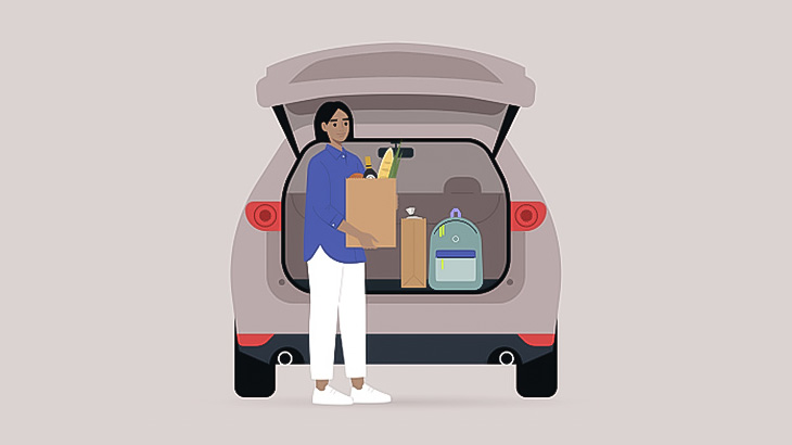 【閲覧注意】車のトランクを開けてた女性、一生のトラウマを目撃してしまう（動画）