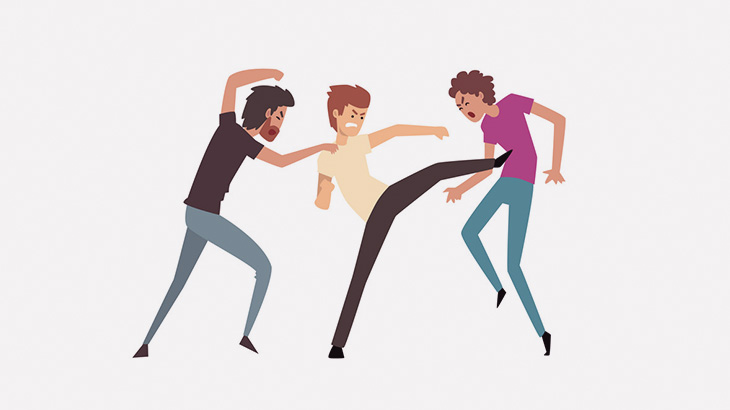 下級生の男の子たち、上級生に襲いかかるもボコボコにされてしまう（動画）