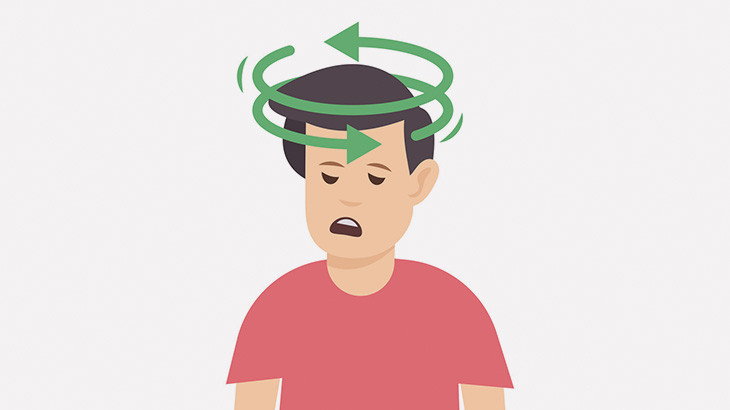 何故か男がクルクル回る → 線路に落ちる･･･（動画）