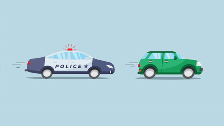 1台のスピード違反した車を追いかけるパトカー、何台だと思う？（動画）