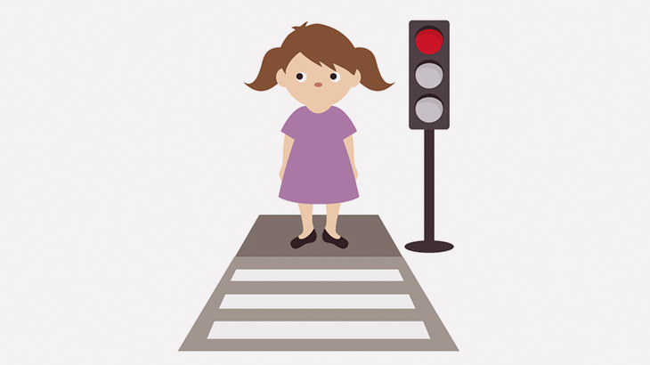 横断歩道を歩いていた女性、突然身動きが取れなくなってバイクに轢かれてしまう（動画）