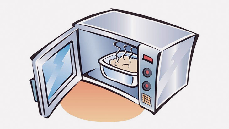 違う店で買った商品をコンビニで温めようとした2人の女、注意されて逆ギレ（動画）