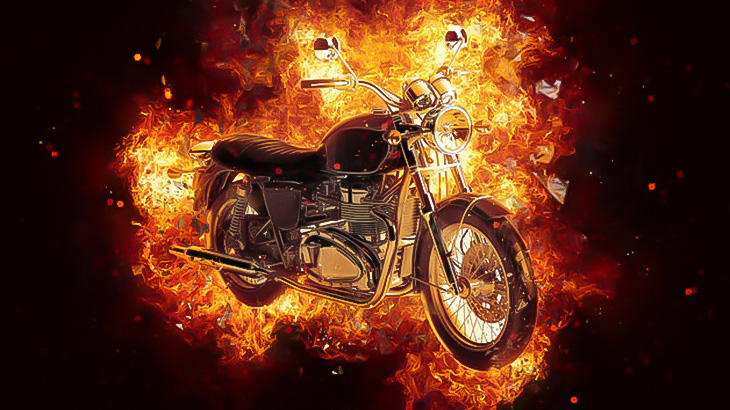 バイクから火が出た！消火しなきゃ！→ 爆発（動画）
