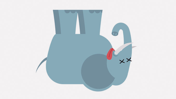 死んだゾウの体に切り込みを入れていた男、ウンコシャワーを浴びてしまう（動画）