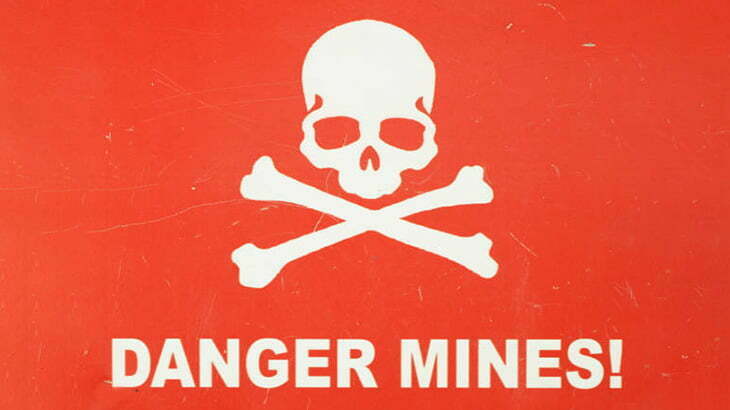 男「コレ地雷だよな･･･」 → 足で踏んで爆発（動画）