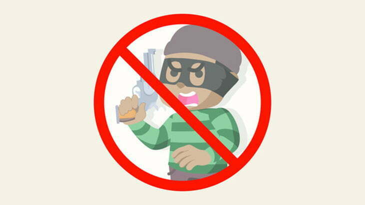 お店に強盗に入った男、居合わせた人々にボッコボコにされてしまう（動画）