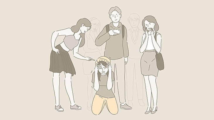 いじめられっ子の女の子、ボコられたあげく髪の毛をライターで燃やされてしまう（動画）