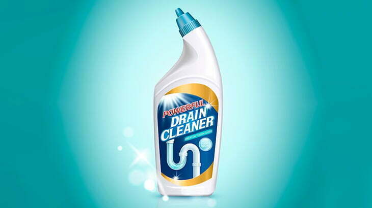 夫にパイプクリーナーを飲ませて殺そうとした妻、逮捕される（動画）