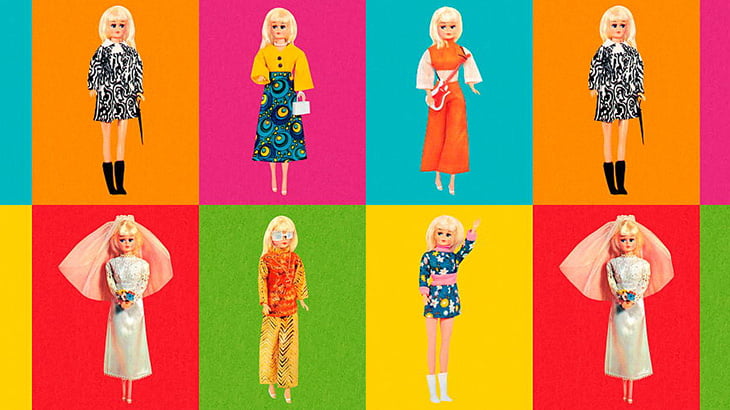 女「バービー人形アクセサリー、可愛いでしょ？」（動画）