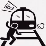 地下鉄で不審な動きをする男、居合わせた人々にトラウマを与えてしまう（動画）
