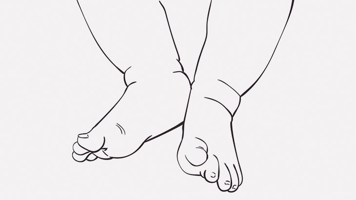 うちの子、右足の指が8本あるんだよね（動画）