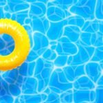 プールの底に何か沈んでる → 人間の子供でした･･･（動画）