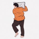 生まれつき身体が折れ曲がり寝たきりで過ごす男の生活