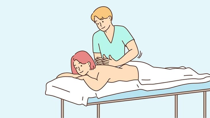女性の谷間に手をすっぽり入れる、ちょっとエッチなマッサージ