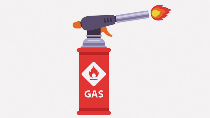 民間療法士「熱した鉄の棒を肩に突き刺すのはとても健康にいいんですよ」